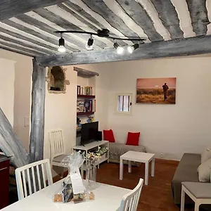 Cosy Dans Le Centre-ville Historique Appartamento LʼIsle-sur-la-Sorgue